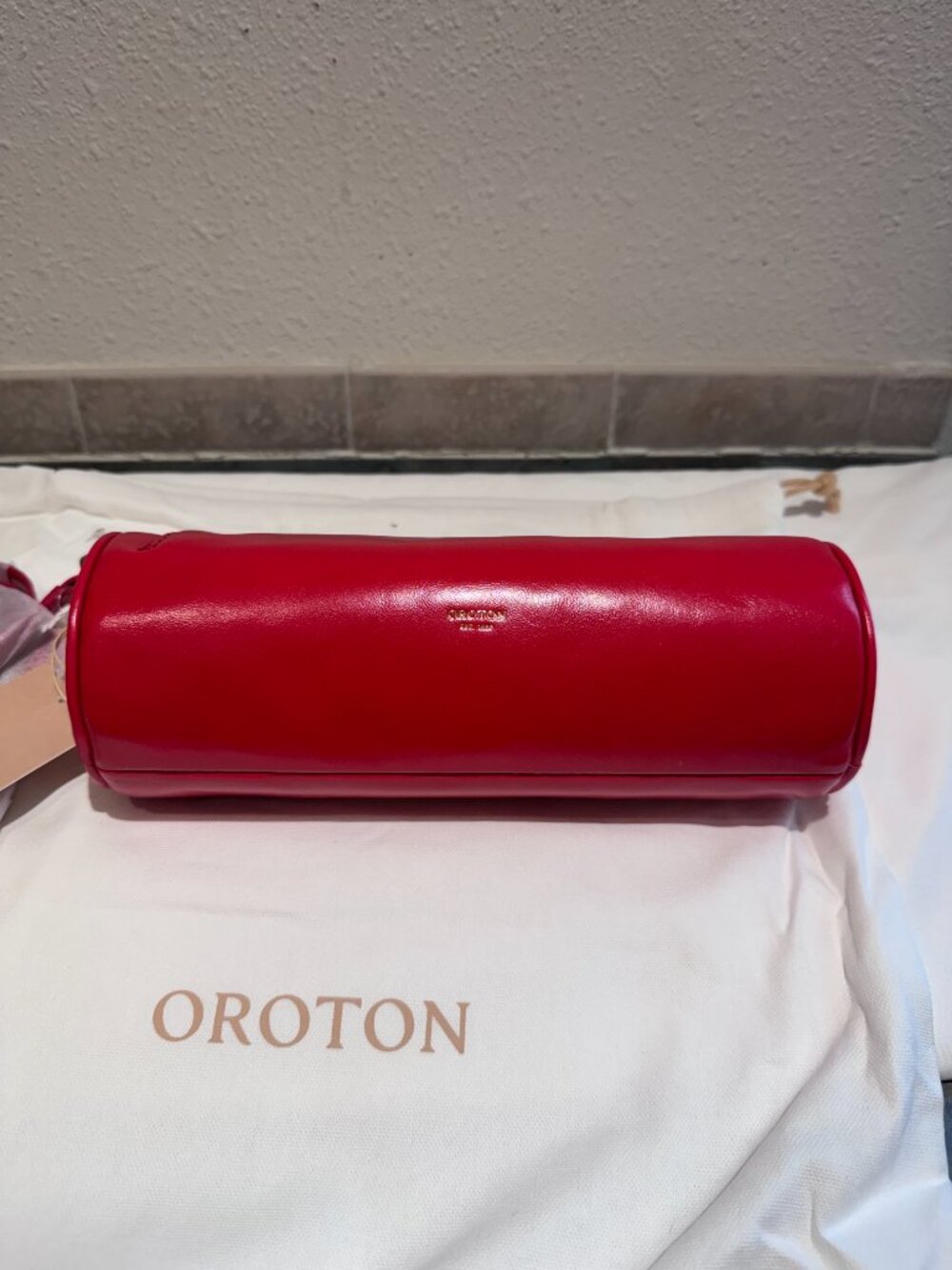 Oroton Market Red Leather Romy Barrel Bag - Picture 3 of 10